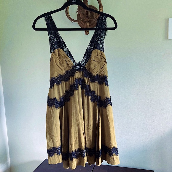 Urban Outfitters Plunging Lace Trim Mini D… - Picture 1 of 4